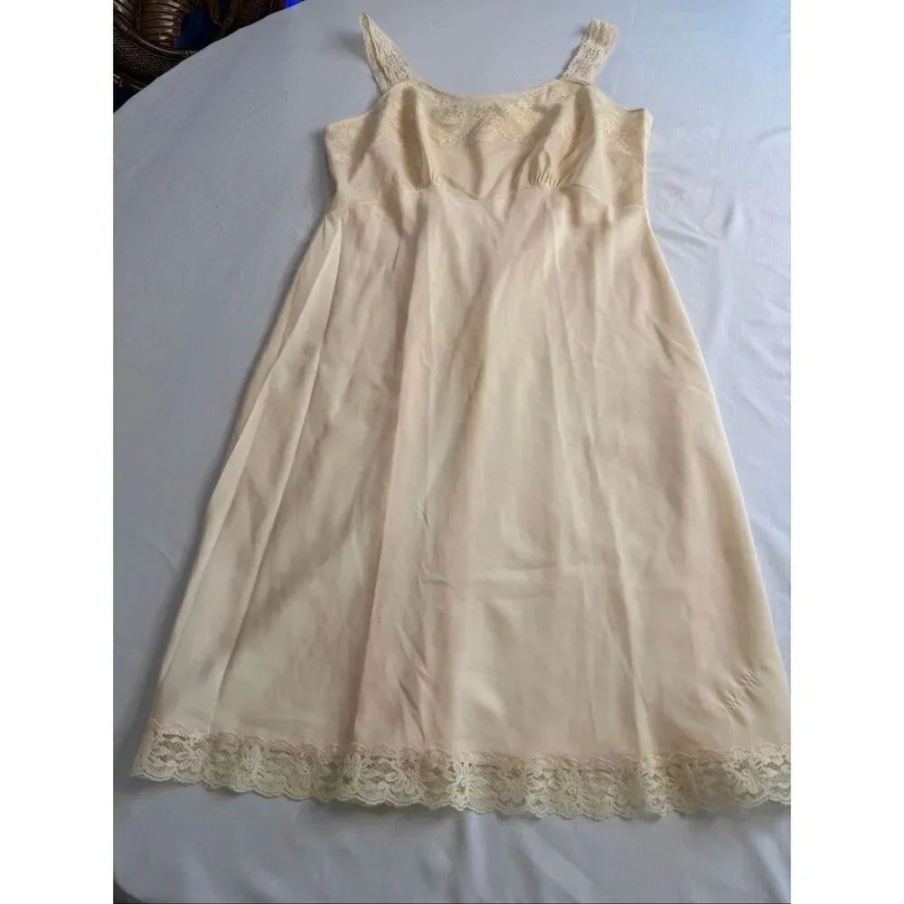Lady Lynne Cream Lace Nylon Vintage Slip Nightgown Size 38